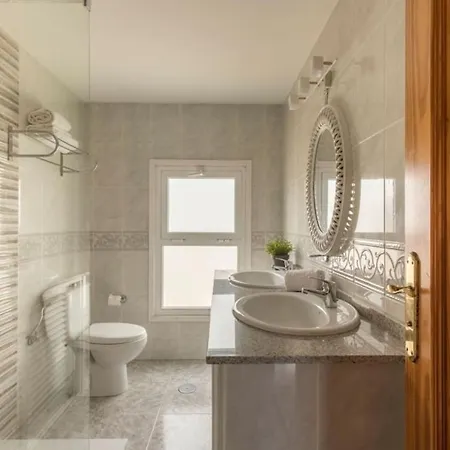 Beachfront Remos: Lobos Island View & Private Pool Villa Corralejo