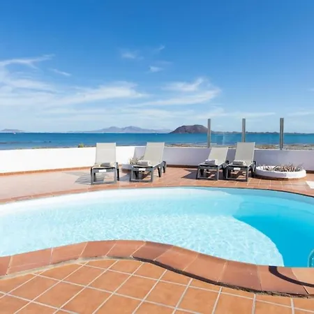 Villa Beachfront Remos With Lobos Island View, Private Pool, Wifi & Bbq By Amazzzing Travel