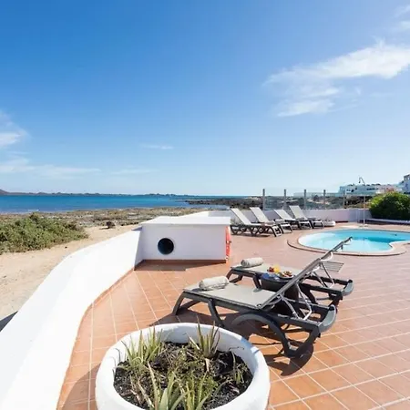Villa Beachfront Remos With Lobos Island View, Private Pool, Wifi & Bbq By Amazzzing Travel *