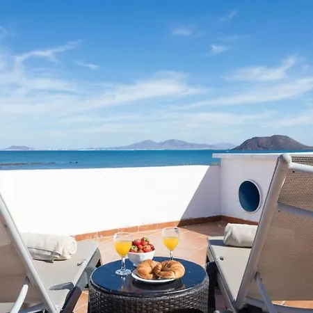 Corralejo Beachfront Villa Remos With Private Heated Pool, Bbq & Fast Wifi By Amazzzing Travel