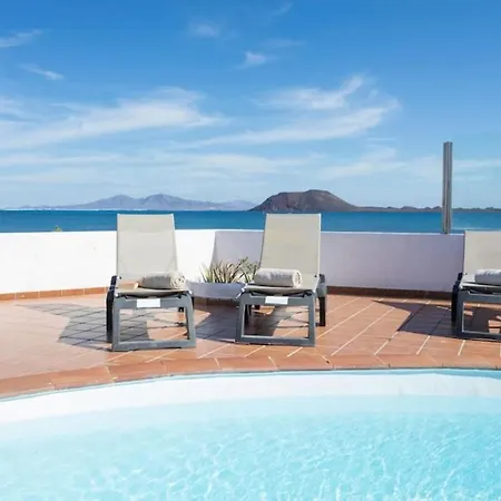 Beachfront Remos With Lobos Island View, Private Pool, Wifi & Bbq By Amazzzing Travel Villa Corralejo
